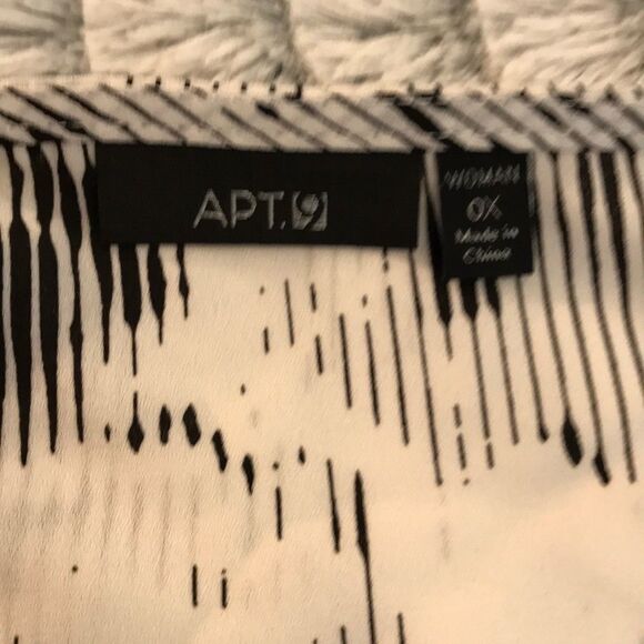 Beautiful black and white apt. 9 blouse - Picture 4 of 7